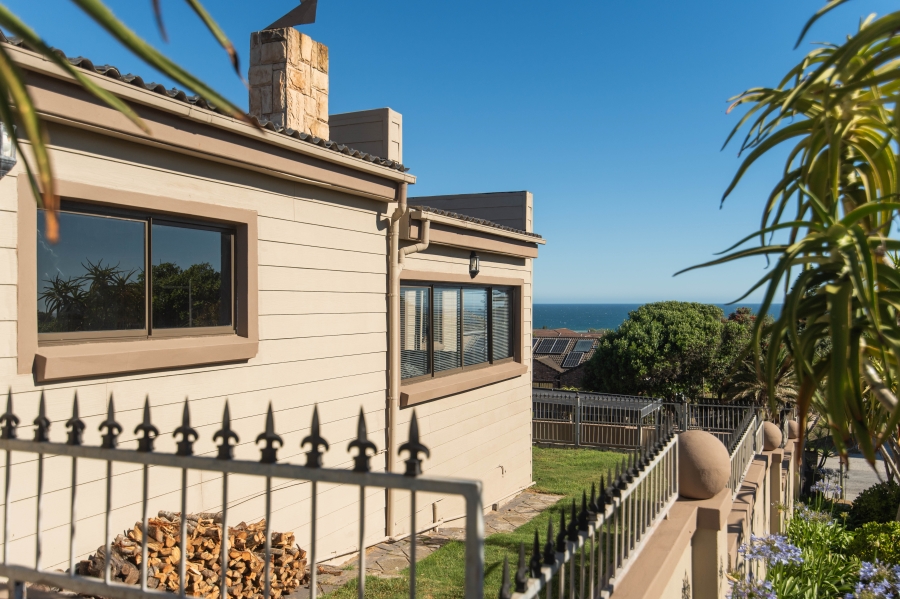 4 Bedroom Property for Sale in Clarendon Marine Eastern Cape